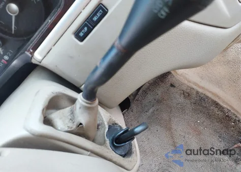 2006 Lincoln Town Car Signature Limited from USA, damaged, VIN 1LNHM82V06Y613787